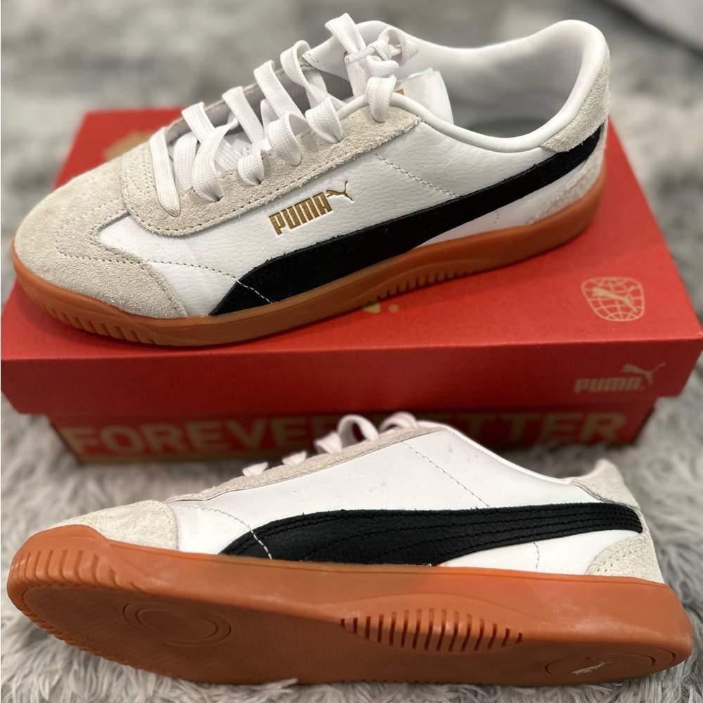 Women’s Puma White and Black Sneakers with Gum Sole